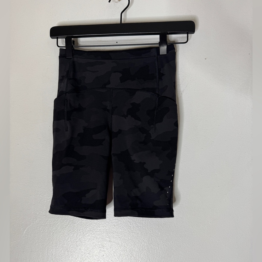 Lululemon Black Camp Side Pocket Pockets Biker‎ Shorts Size 2